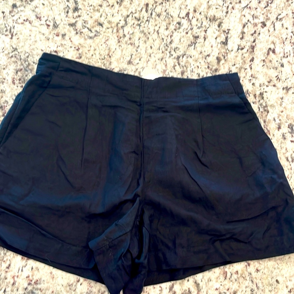 Loft Linen Shorts Size Small! 🖤